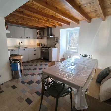 Fajureya House